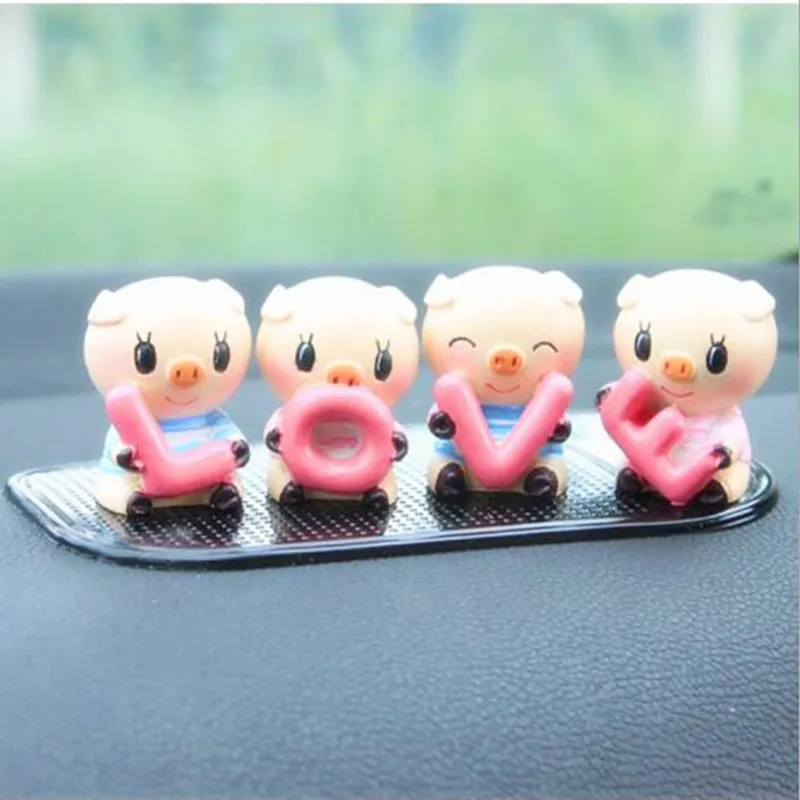

2019 cars, fashion animals, portraits, cute love, piglets, car, resin, ornaments, cartoon doll 4.