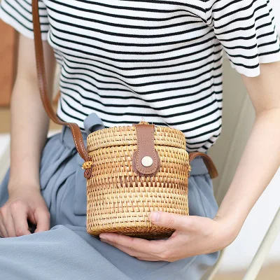 

Handmade Woven Women's Bucket Bag Portable Simple Shoulder Bag Woven Women Messenger Bags Street Chic Style Fashion Bags 2019