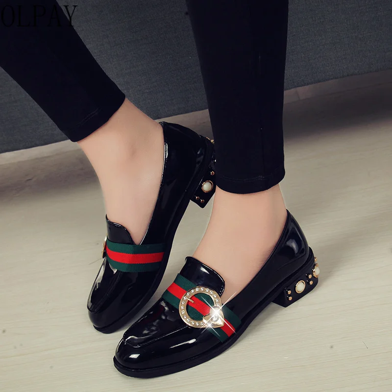 

Cool slippers female 2019 summer new wearing a word of slippers thick bottom non-skid beach shoes