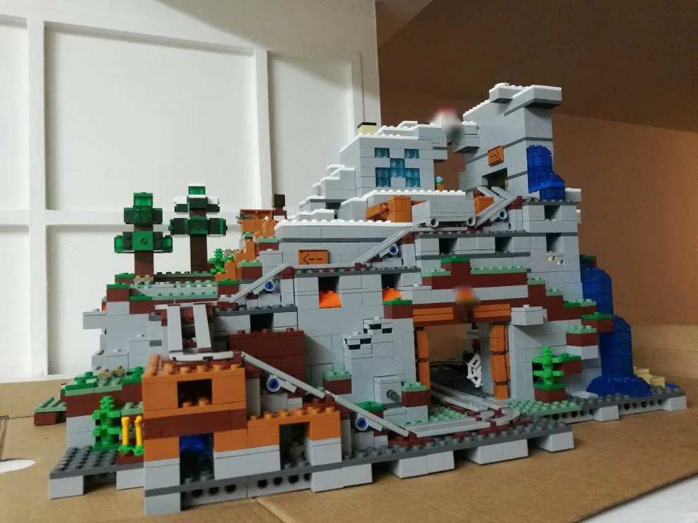 

18032 My World Series THE MOUNTAIN CAVE Building Blocks DIY Model Bricks Toy Compatible Legoings ed 21137