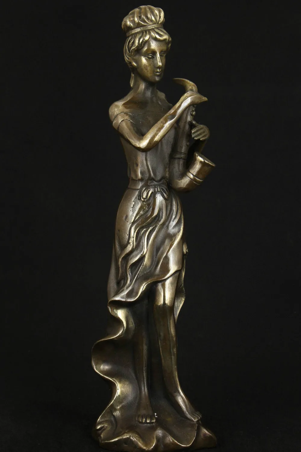

NOBLE ASIAN CHINESE OLD BRONZE COLLECTABLE HAND CASTING SAXOPHONE BELLE STATUE