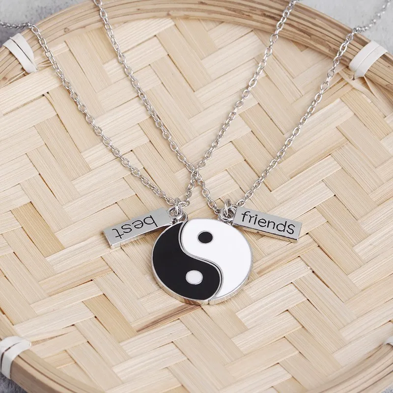 

1Set / 2pcs Silver Enamel Black White Tai Chi Ying Yang Pendant Necklace Black White Best Friend Couples Necklace