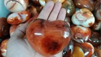 

Natural Red Agate Stone Love Heart Crystal Quartz feng shui decoration Wholesale 80g