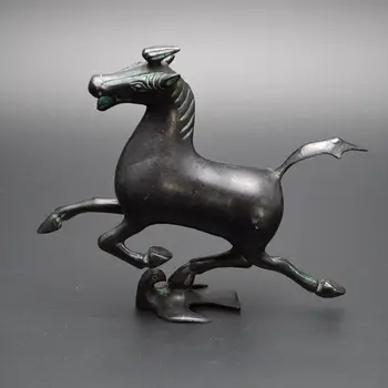 

Bronze wares, horse mounted flying swallow decorations, antiques collectibles, decorative crafts.