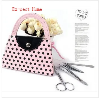 

DHL Gratis verzending 100 sets Trouwbedankjes Roze Stip Purse Manicure Set
