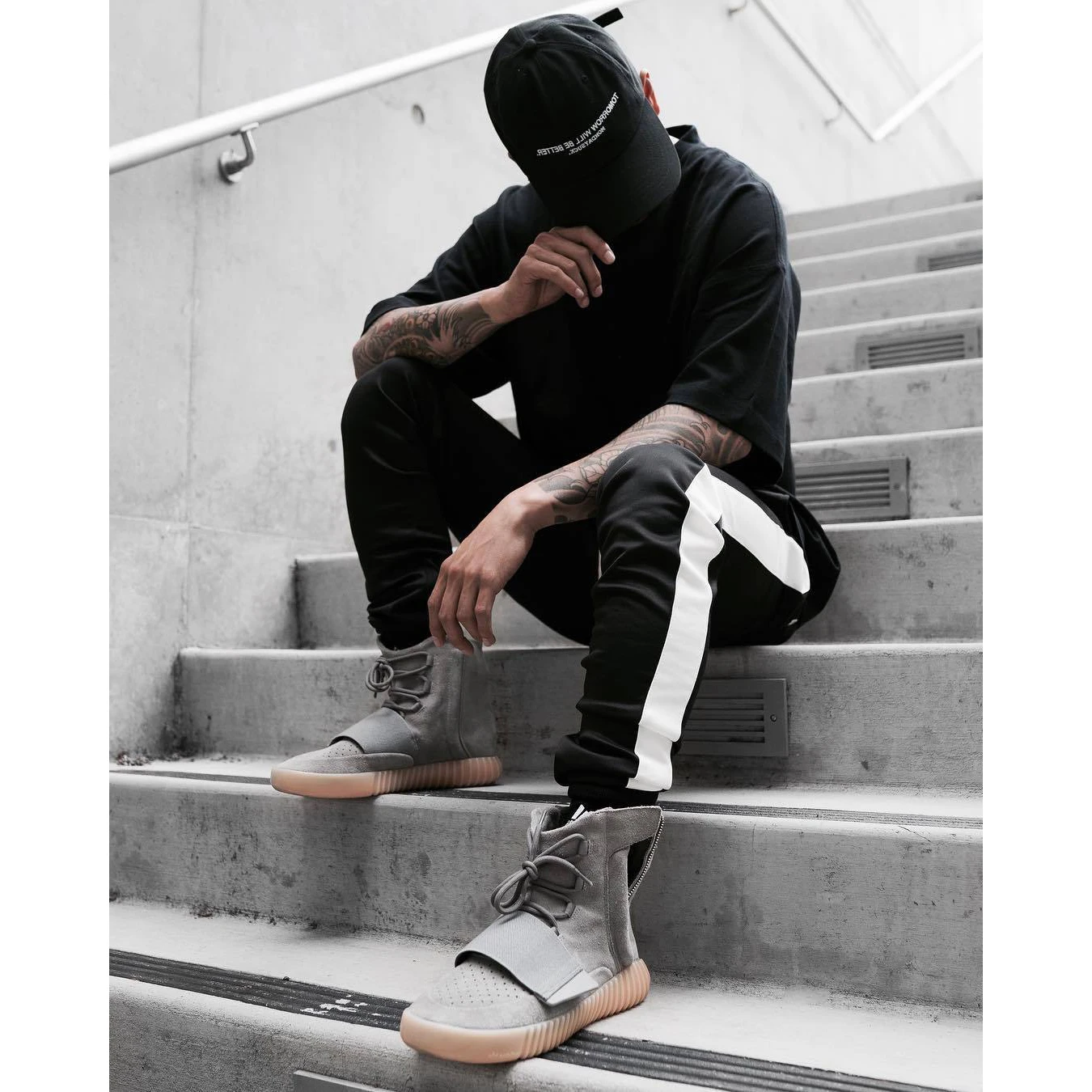 Mans Striped Ankle Zipper Sling Sweatpants Street Hiphop Urban Clothing Justin Biebers Tyga Europe and the United States trend Mans Striped Ankle Zipper Sling Sweatpants Street Hiphop Urban Clothing Justin Biebers Tyga Europe and the United States trend