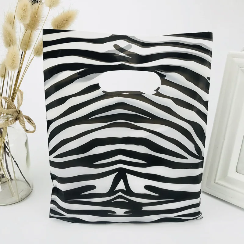 100pcs Black And White Striped Plastic Gift Bag mini 20x25cm Small