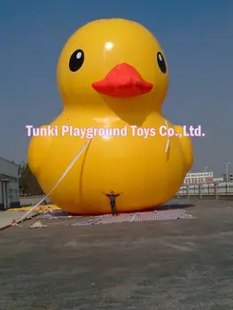 

6 meters high inflatable floating rubber duck on water