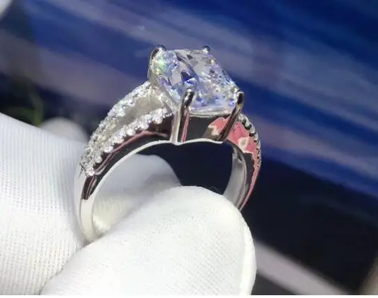 

TR104 Luxury 3.85 CARAT cushion cut NSCD Synthetic Gem Hot Celebrity Engagement Rings For Women!