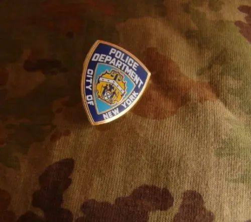 

US CITY OF NEW YORK POLICE DEPARTMENT METAL BADGE PIN INSIGNIA BROOCH OFFICIAL