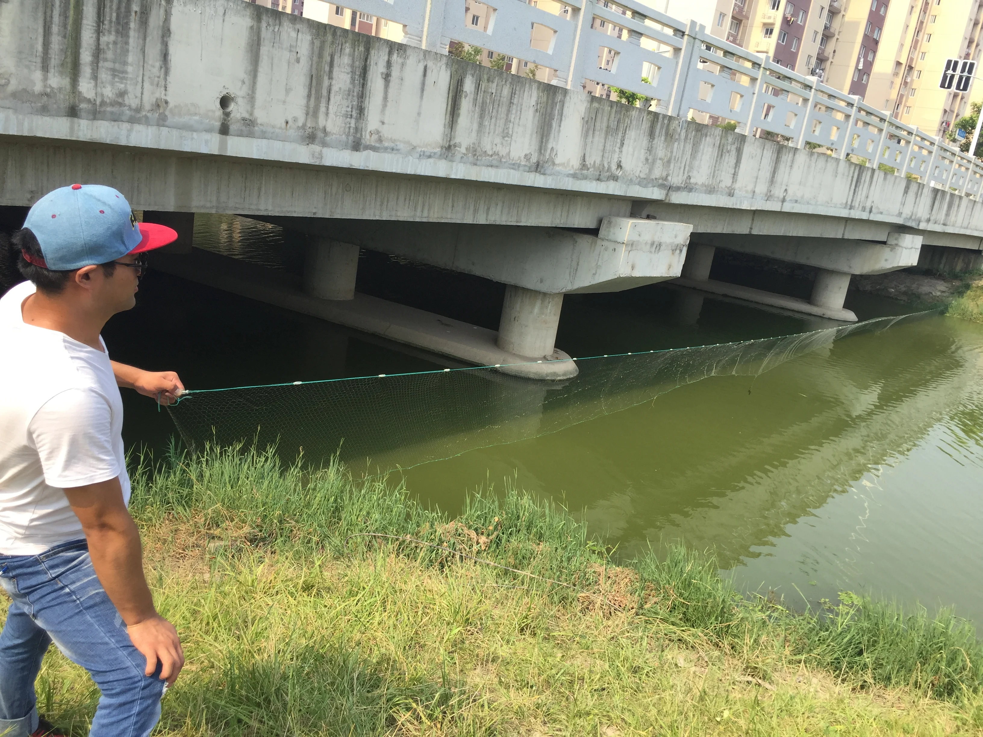 

Length 30M x1.5M Fishing Net Fishing Gill Net Fishing Net with Float Fish Trap Fishing Network Tools