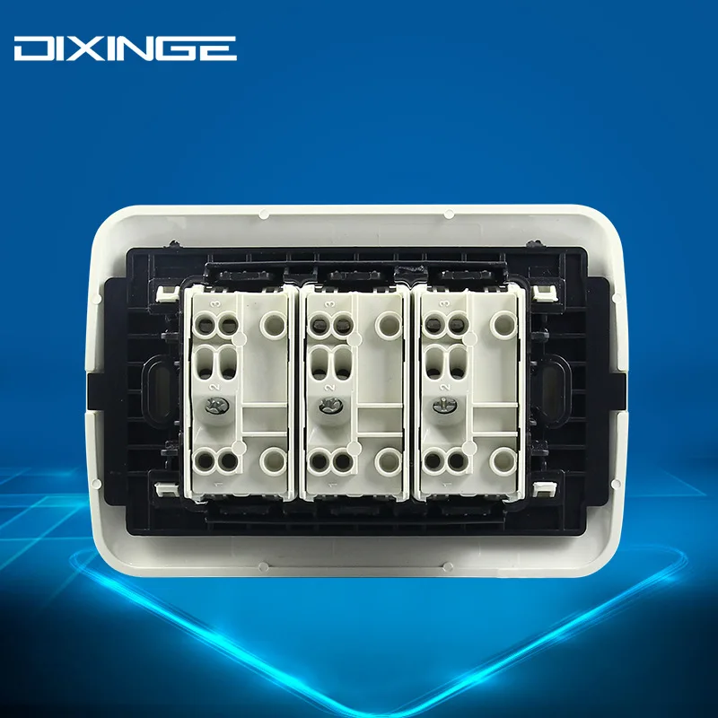 الايطالية القياسية 118mm PC لوحة مفاتيح الجدار ل المنزلية إمدادات الطاقة 3 عصابة 1Way مفاتيح 250 V 10A