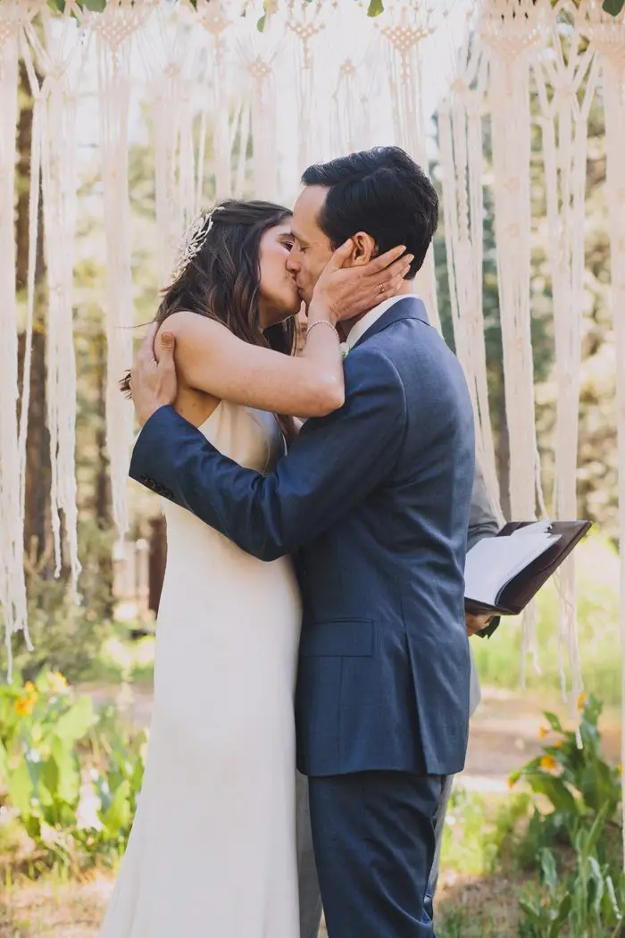organic-chalet-view-lodge-wedding-with-a-touch-of-mid-century-style-mandee-johnson-photography-54-700x1050