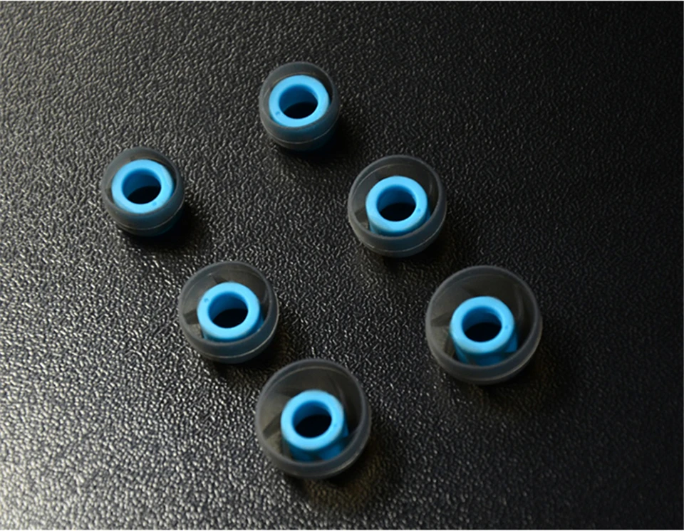Original_KZ_In_Ear_Tips_Earbuds_Earphones_Silicone_Eartips_Pads_3_Pairs(6Pcs)_L_M_S_soft_Silicone_covers_For_KZ_Headphones (6)