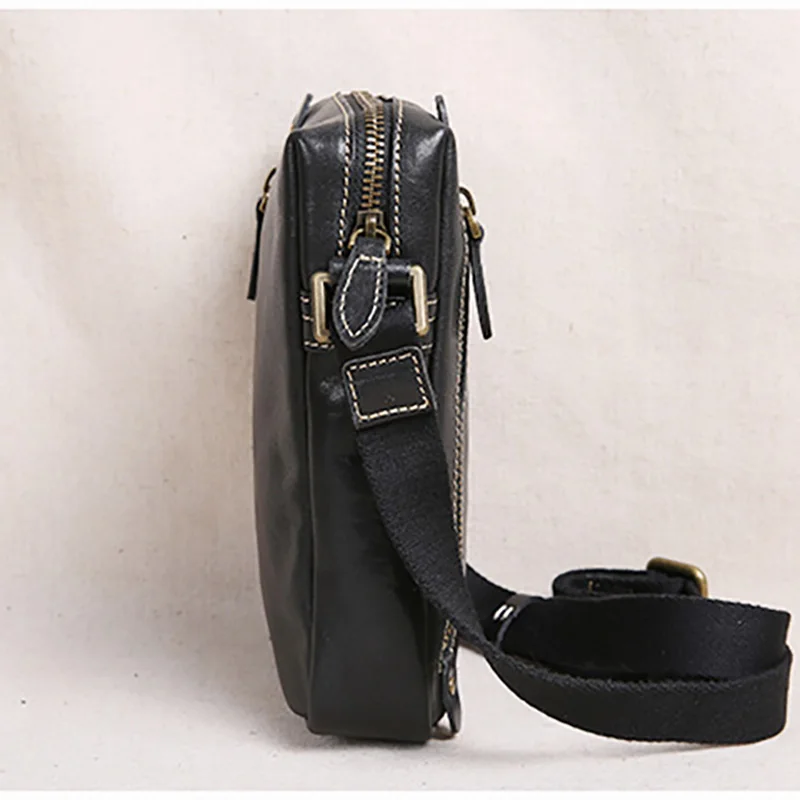 AETOO Vintage handmade men's bags, leather mini men's bags, trendy casual mobile phone bags, head leather shoulder bags