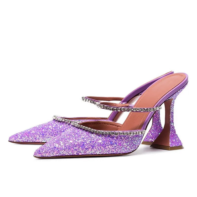 Г. фиолетовые блестящие босоножки на высоком каблуке, украшенные блестками; пикантные модельные Серебристые шлепанцы с острым носком и ремешком, Украшенные бусинами; Летняя женская обувь для вечеринок