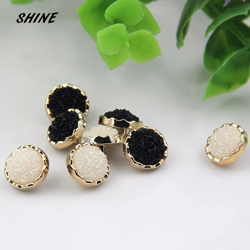 

30PCs Plastic Sewing Buttons Scrapbooking Round Black\Buff Shank Rose Flowers Pattern 11.5mm Dia. Costura Botones Decorate