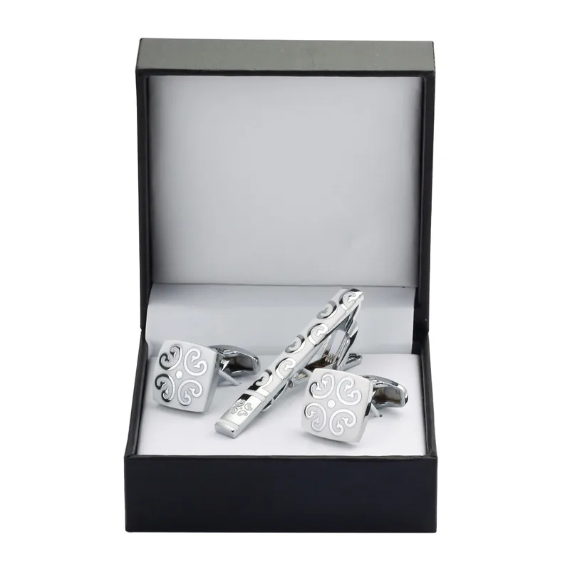 pinces à cravate et boutons de manchette