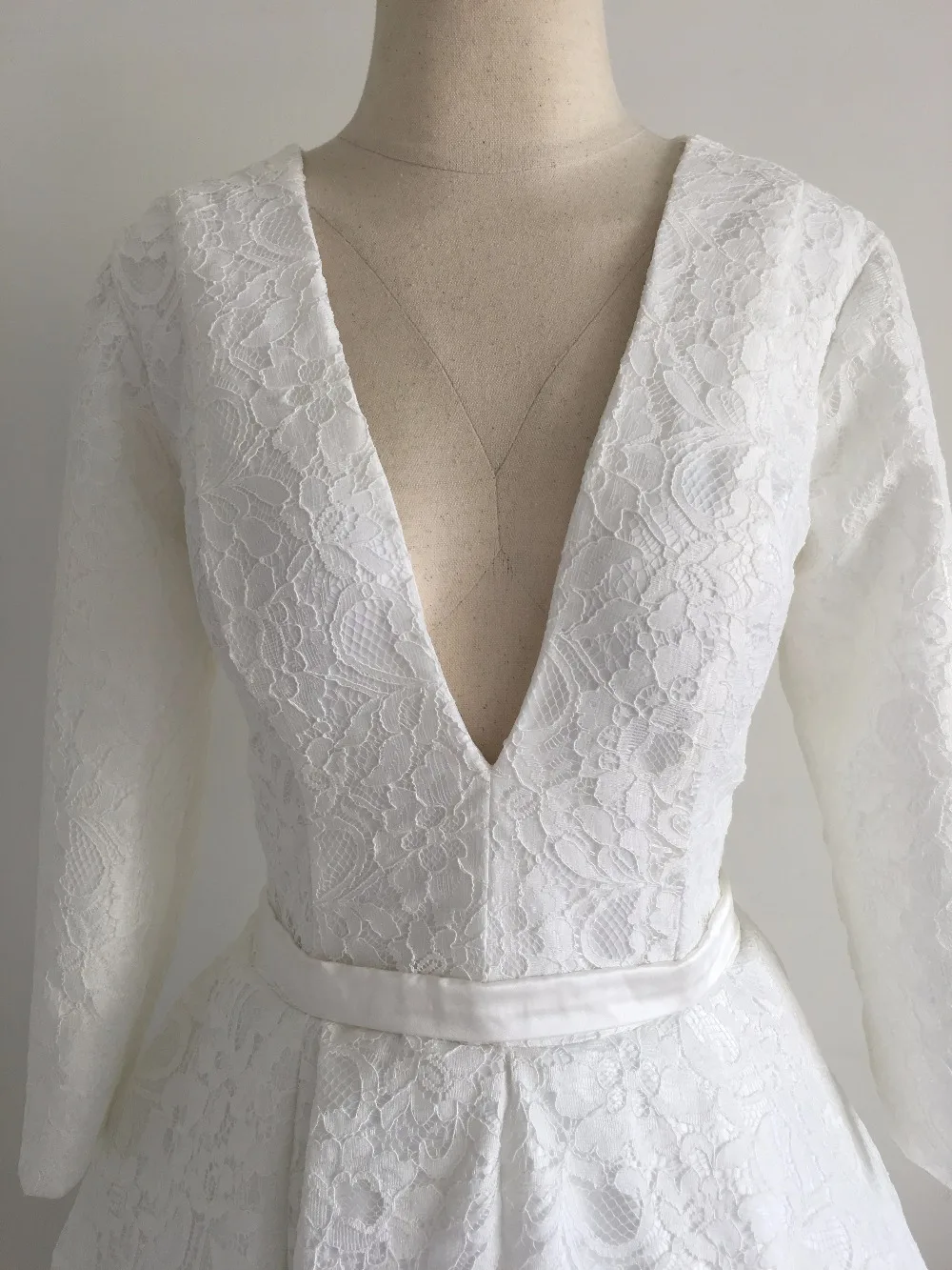 2019 Designer A Line White Lace Elegant Wedding Dresses Women