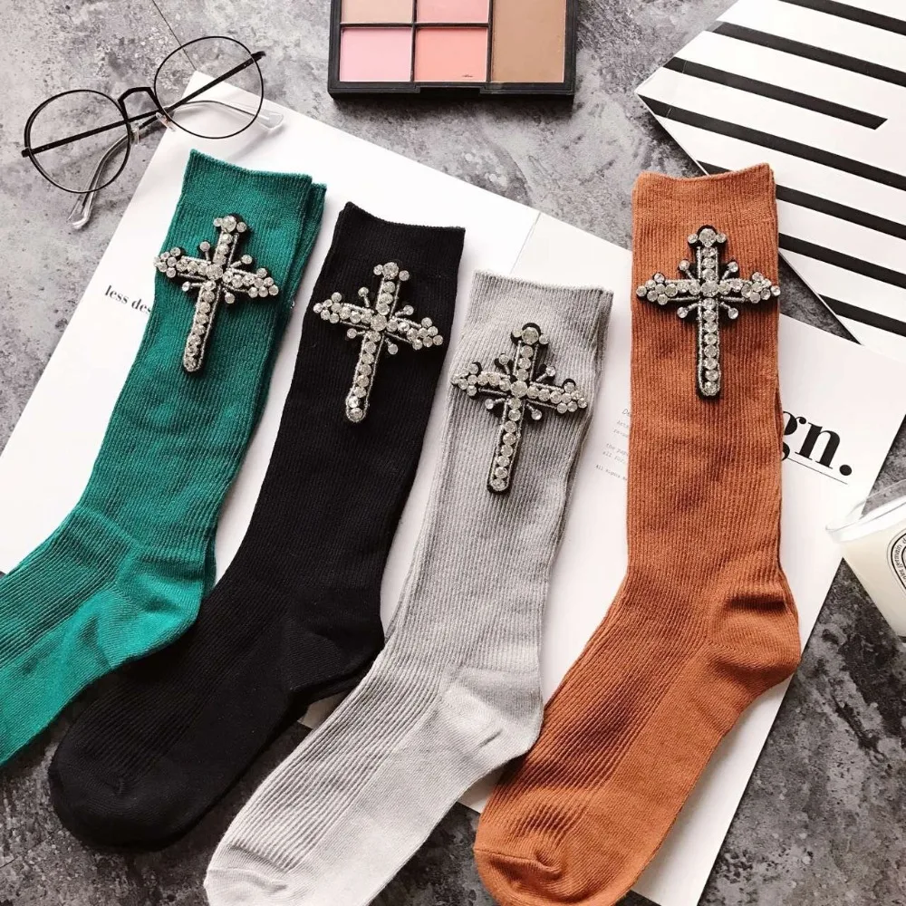 Женские хлопковые носки ручной работы с кристаллами крест осенняя и зимняя цена 4 цвета