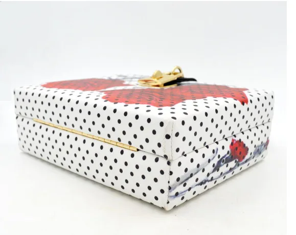 3376592575_682531044