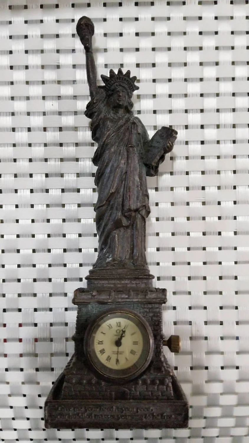 Antique clock collection and Statue of Liberty send students abroad gift | Дом и сад