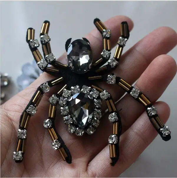 1Pcs Rhinestones skull Embroidered Patch Iron on Sewing Crystal Applique LU