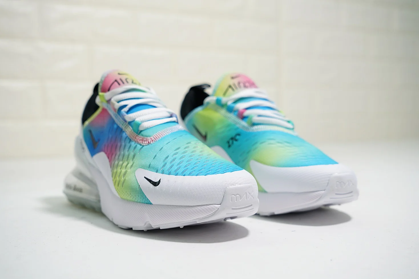 Nike Air Max 270 радужные