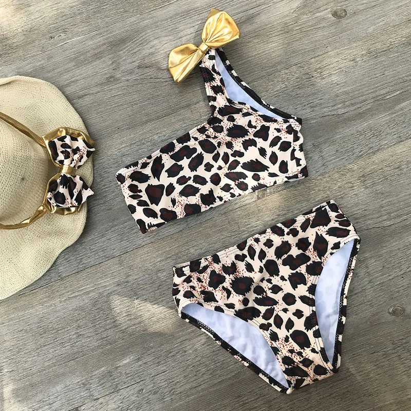 Купальник-бикини для девочек; купальный костюм с леопардовым принтом для девочек; купальный костюм из двух предметов; детский купальник на одно плечо; пляжная одежда