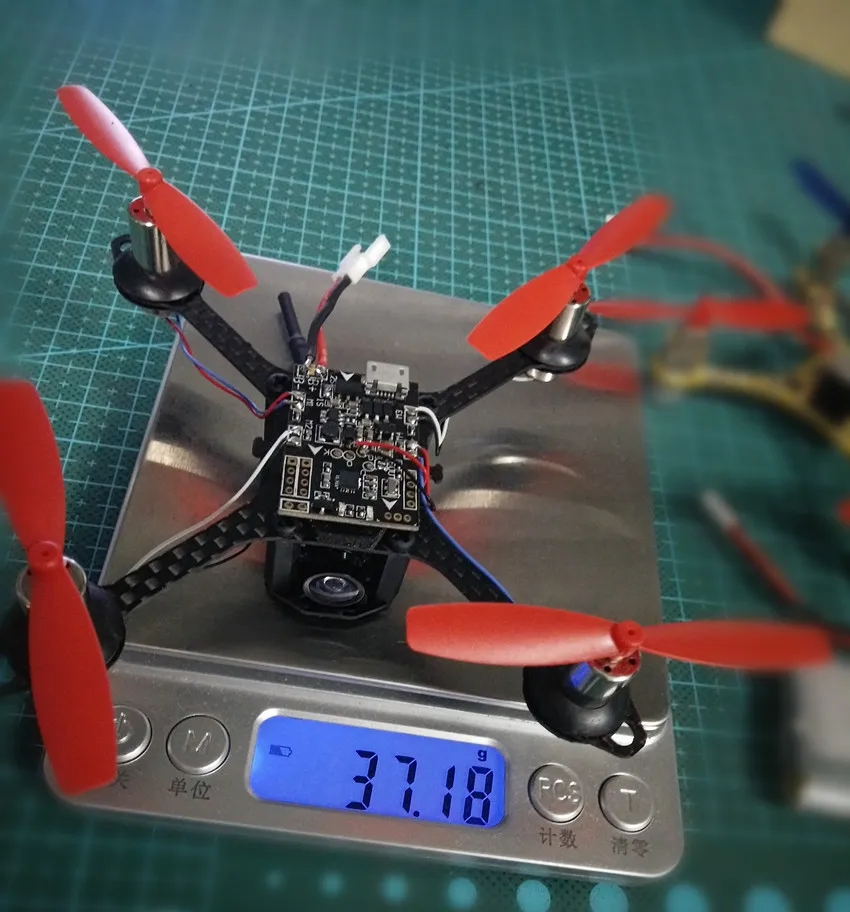 

LANTIAN LT105 Brushed Mini Quadcopter Indoor with MINI 25MW 40CH Transmitter & Camera&F3 brushed flight control