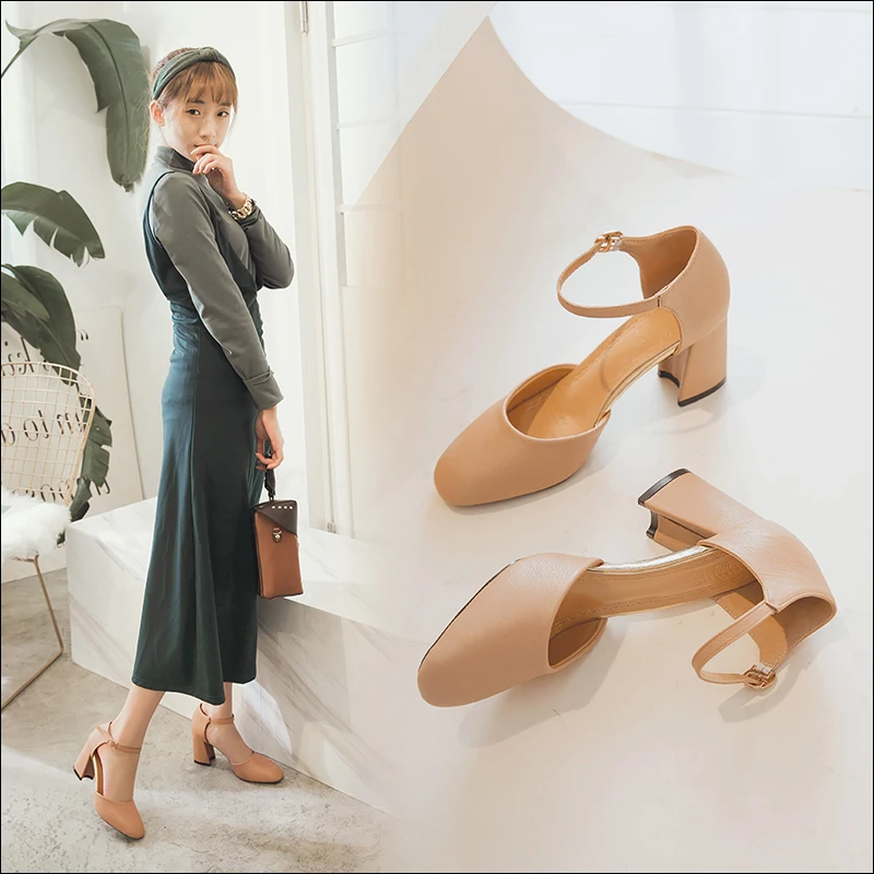 

2019 new spring and summer thick with square head buckle high heels wild hollow female sandals