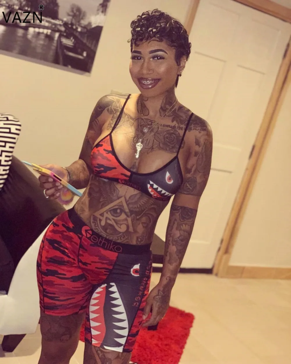 VAZN 2019 مثير قمة الموضة تصميم مثير المرأة طباعة 2 قطعة مجموعات مثير سيدة الخامس الرقبة أكمام الجوف خارج نحيل Playsuits LSL6222 VAZN 2019 مثير قمة الموضة تصميم مثير المرأة طباعة 2 قطعة مجموعات مثير سيدة الخامس الرقبة أكمام الجوف خارج نحيل Playsuits LSL6222