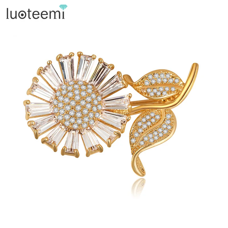

LUOTEEMI Wholesale Fashion Champagne Gold-Color Metal Invitation Sunflower CZ Crystal Scarf Pin Brooch Wedding Accessories