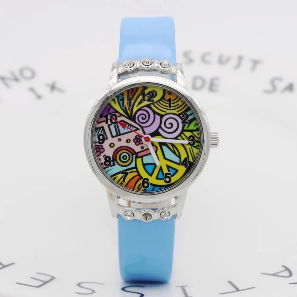 2019 девочки дети красивые милые красочные маленькие кварцевые наручные часы Студенты Кожа Мультфильм алмаз электронные часы