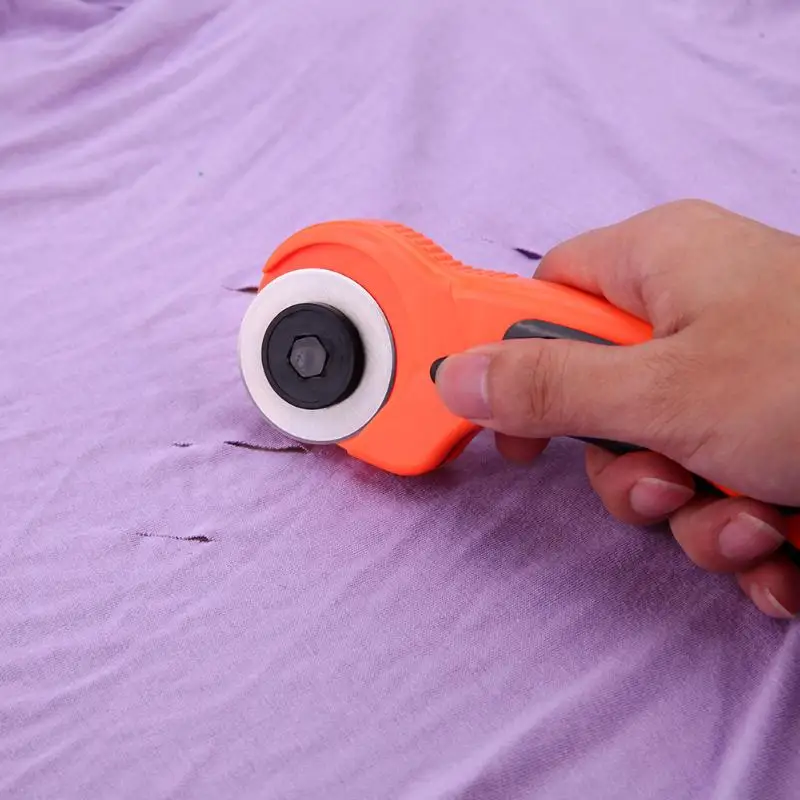 

Cloth Rotary Roller Cutter Fabric Cutting Tool 45mm Manual Rotary Cutter Quilting Sewing Paper Cloth Fabric Cutting Craft Tool