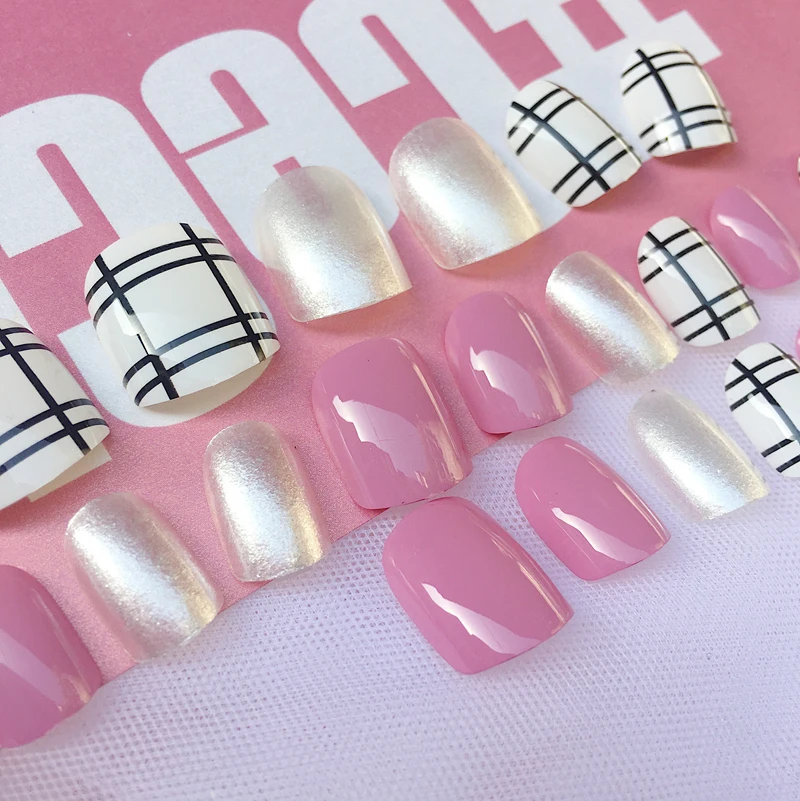 foreverlily 24pcs Short Fake Nails Pink Silver Curved Acrylic Nail Tips