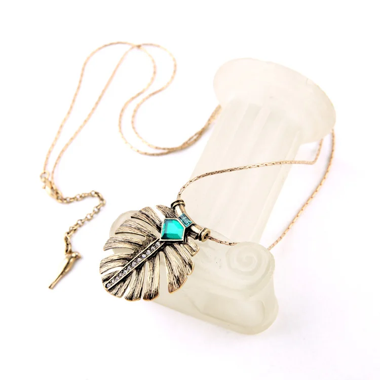 

Women Major Suit Fashion All Match Alloy Pendant Green Necklace Long Chain Hot Sale New Look
