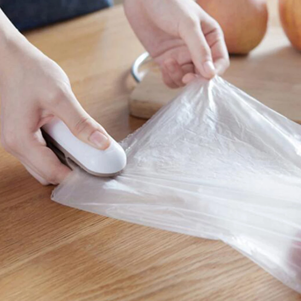 kitchen tools sealing machine Household Portable Sealer Mini Hand Press Zero Food Bag Sealer sealing machine Kitchen accessories (6)