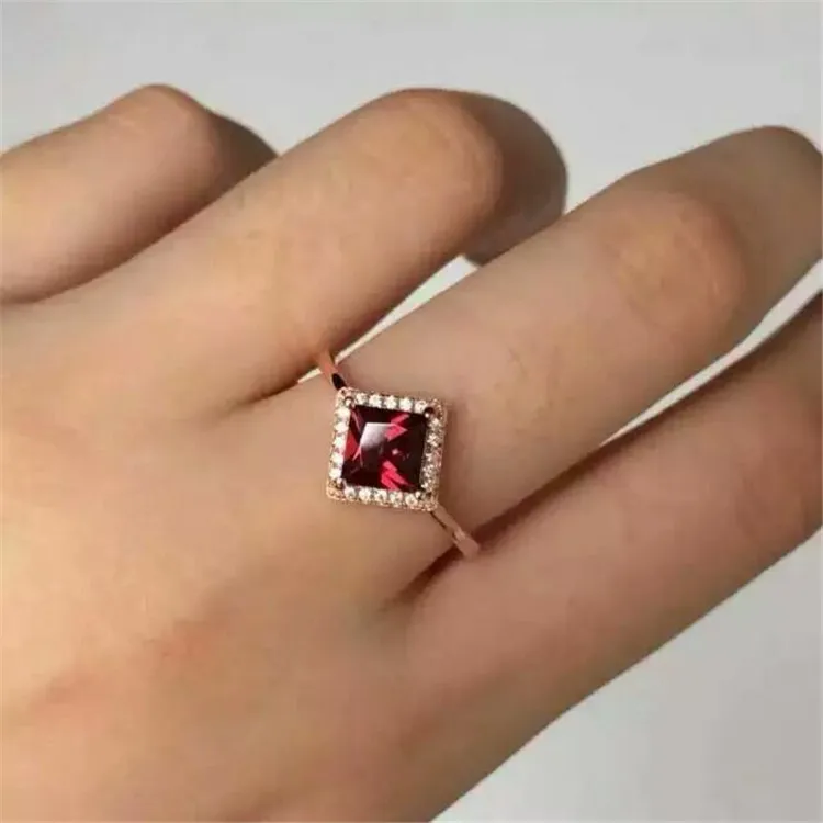 

Natural garnet ring inlaid jewelry wholesale S925 silver free shipping