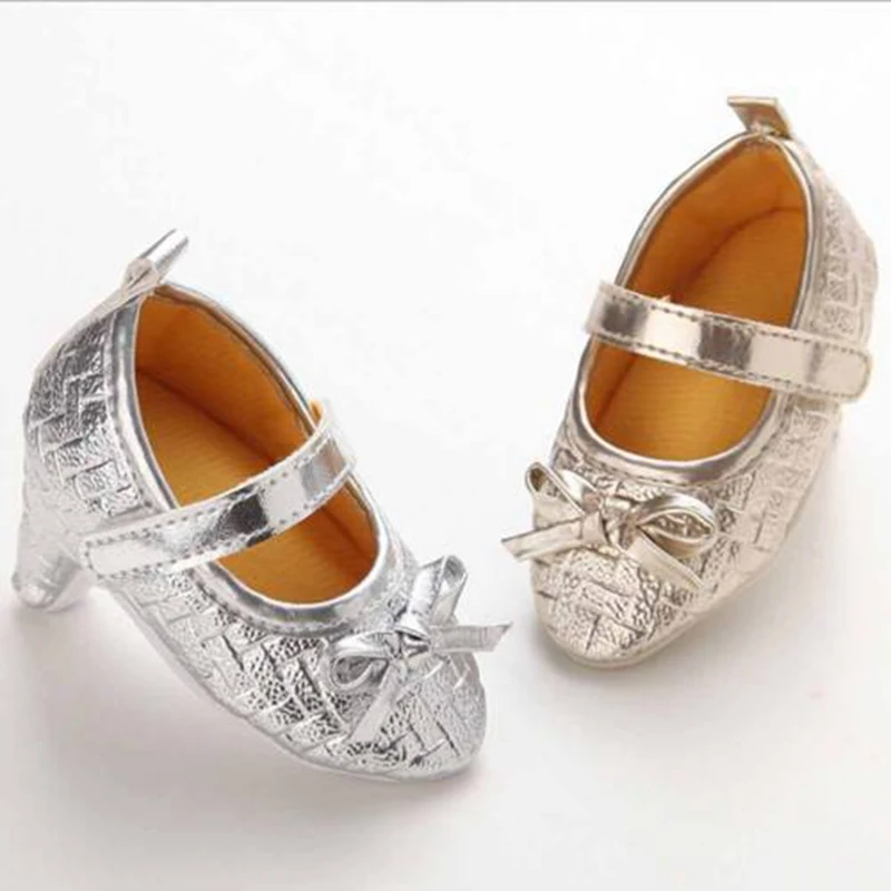 Туфли на высоком каблуке для новорожденных девочек 0-12 месяцев; вечерние туфли с мягкой подошвой; кожаные туфли принцессы с бантом для малышей