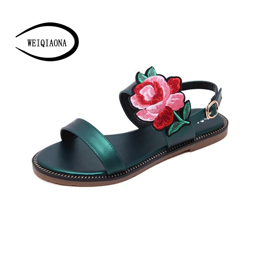 

WEIQIAONA 2018 New Women Flats Sandals Plus Size 34-42 New Fashion Casual Solid Buckle Strap Embroidered flowers Woman Shoes