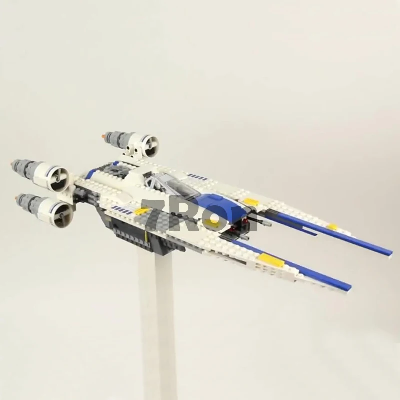 Модель здания Конструкторы 05054 679 шт. Star Series Wars U истребитель Кирпичи образования
