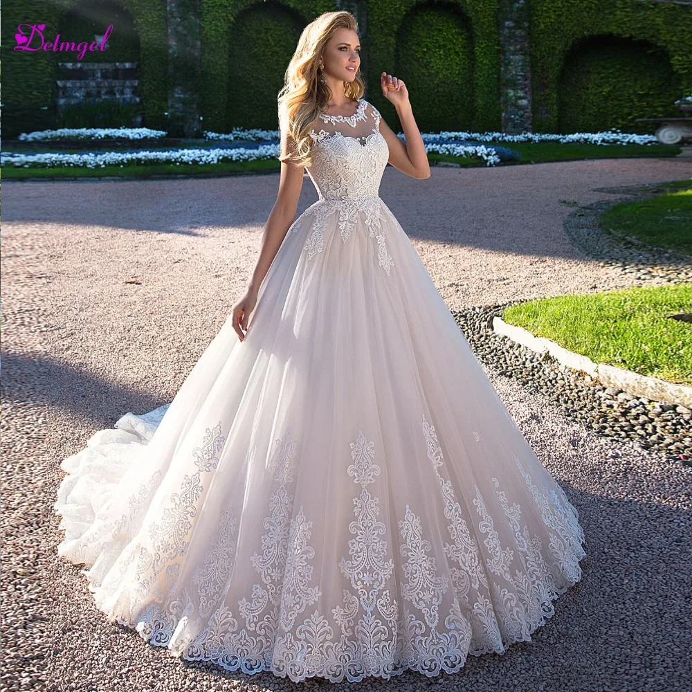 

Detmgel New Arrival Sexy Scoop Neck Lace Up A-Line Wedding Dress 2019 Luxury Appliques Cap Sleeve Princess Bridal Gown Plus Size