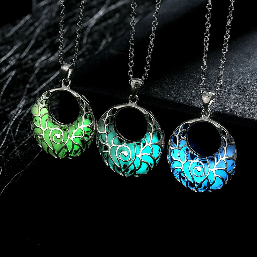 

Fashion Silver Color Irregular Hollow Moon Shape Popular Noctilucent Fluorescent Pendant Necklace For Women Collar Jewelry A0323