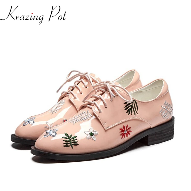 

2019 New fashion embroidery low heels hollywood star women pumps round toe lace up genuine leather women flower causal shoes L88