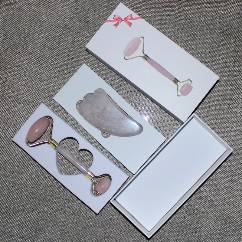 Goedkoop Rose quartz Gezicht Massage Roller en guasha board met geschenkdoos Gezicht Anti Rimpel Body Hoofd Draagbare Natuur Gezondheidszorg gereedschap