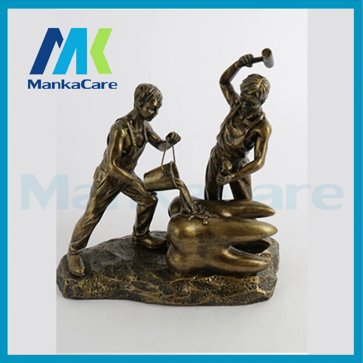 

Dental Clinic Decoration Furnishing Articles Creative Artwork Dental cartoon character model Couple Sculpture patient