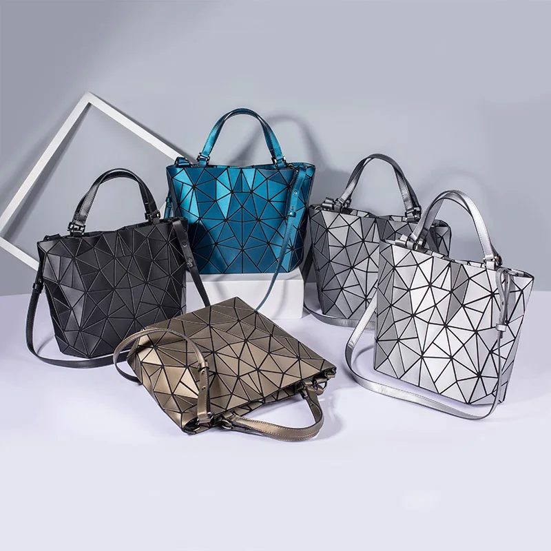 Famous Brands Women Shoulder Bag Geometric Luminous Handbags Shoulder Messenger Bag Ladies Bag Purse Female Casual Totes bolso