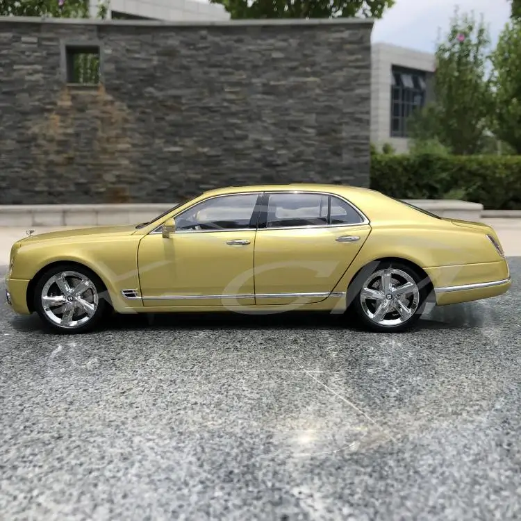 Литая модель автомобиля почти настоящая Bentley Mulsanne speed 1:18(Julep)+ маленький подарок