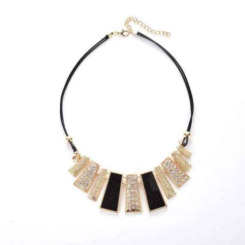 

Geometric Crystal Pendant Necklace 2017 Women Jewelry Statement Necklaces Pendants Choker Colar Accessories fashion free